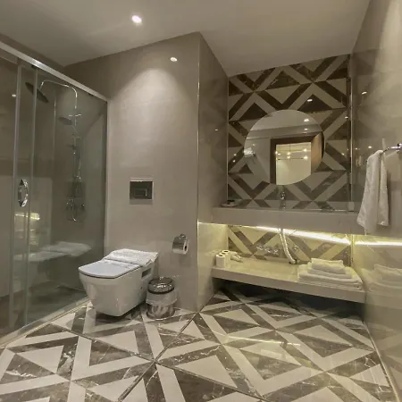 Grand Luxury Lägenhetshotell 4*